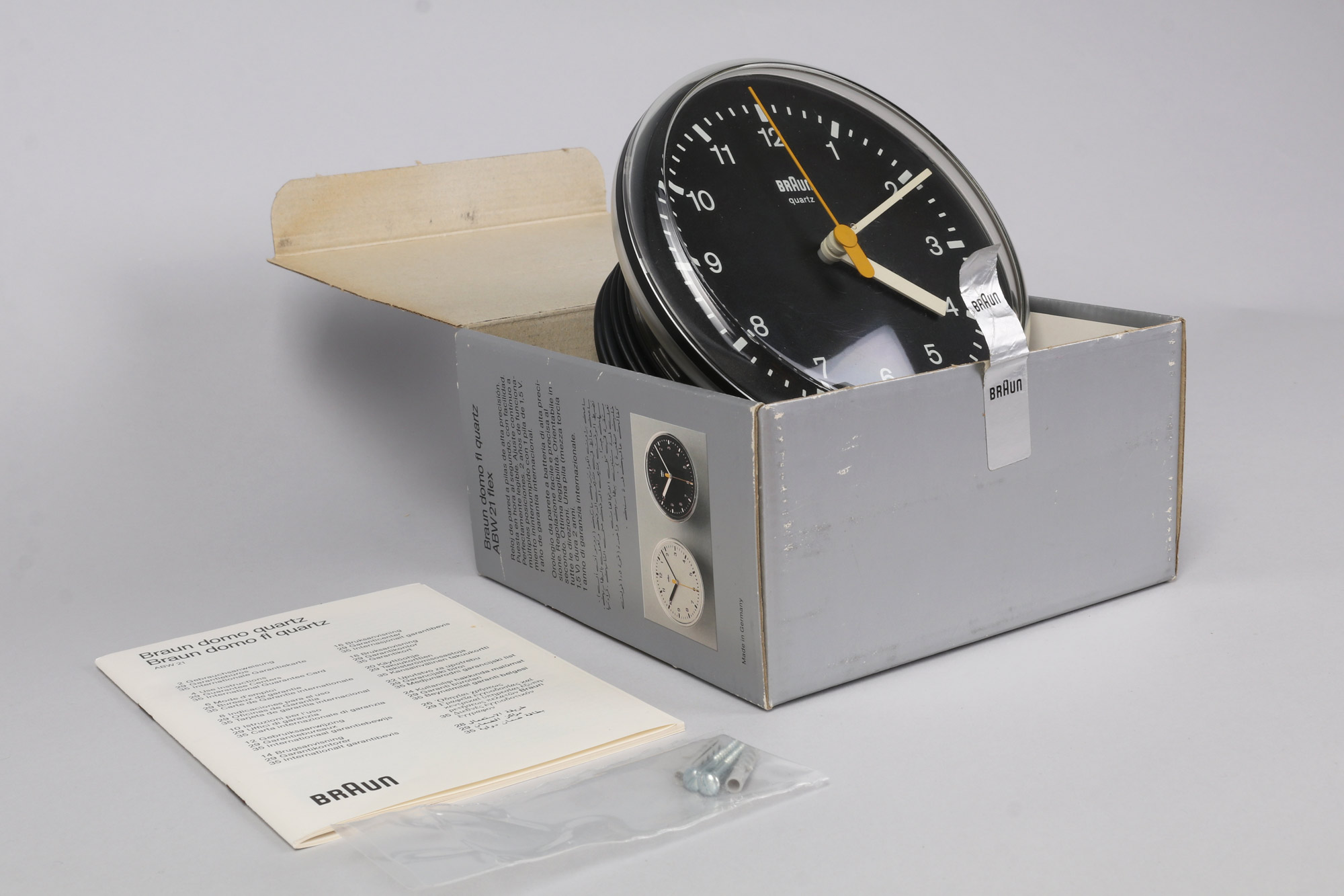 ヴィンテージ　BRAUN 掛時計　4833 バウハウス　ブラウン　b&o　ラムス Braun wall Type 4833 designed by Dietrich Lubs in 1979