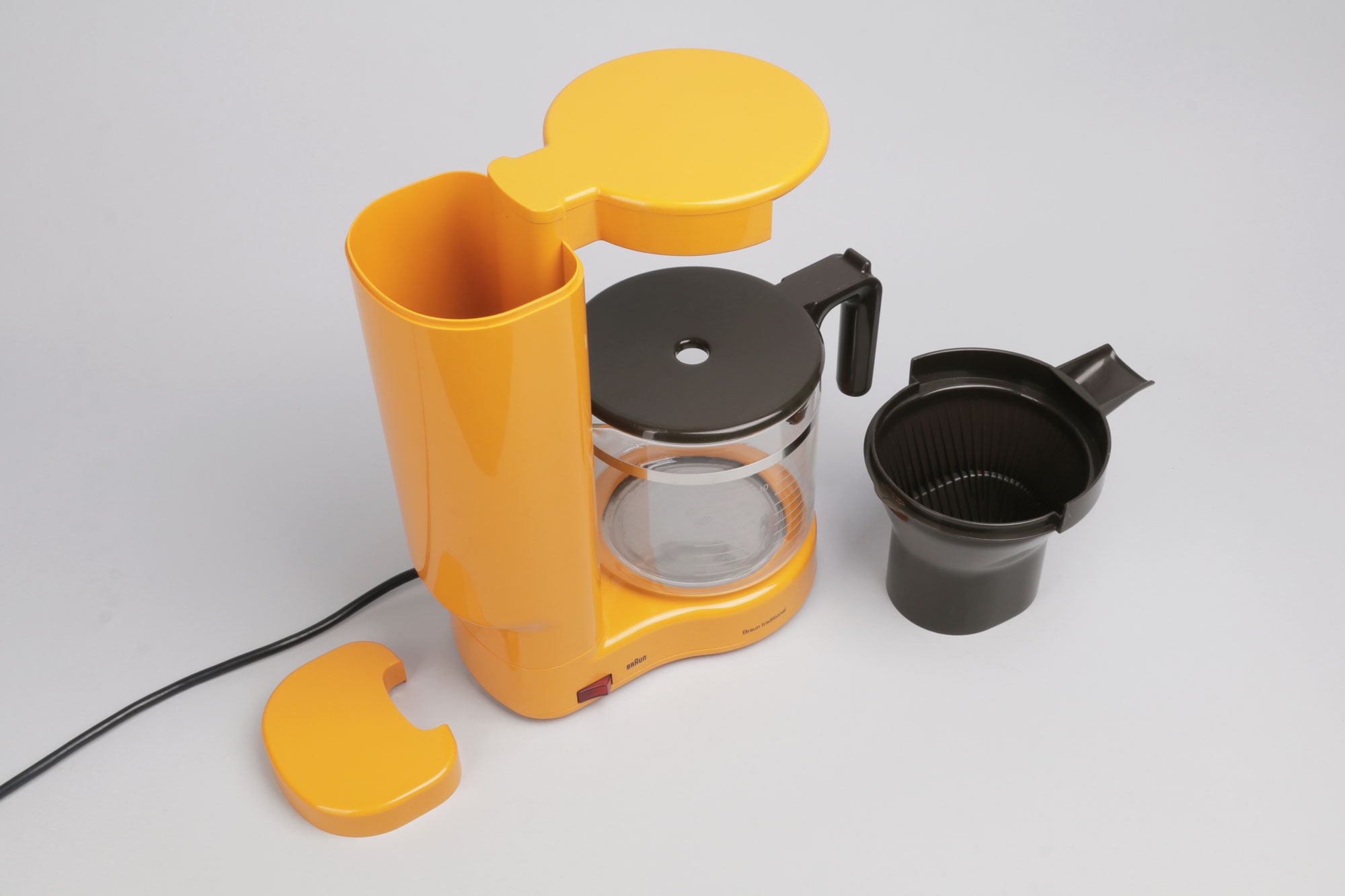 https://onlyonceshop.com/media/pages/product/braun-kf-35-coffee-maker/c786d23bd6-1650541407/yellow-braun-kf-35-coffee-maker-machine-design-h.kahlcke-1978-typ-4053-rams-only-once-shop-2.jpg
